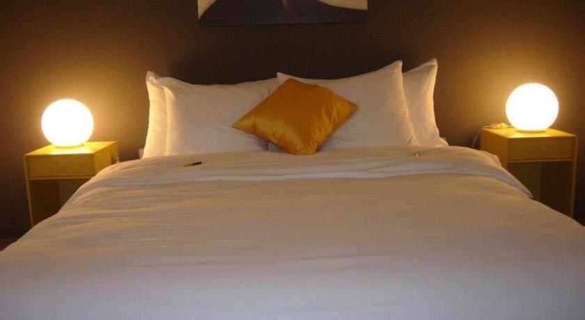 Au Boeuf Rouge Hotel Crassier Quarto foto